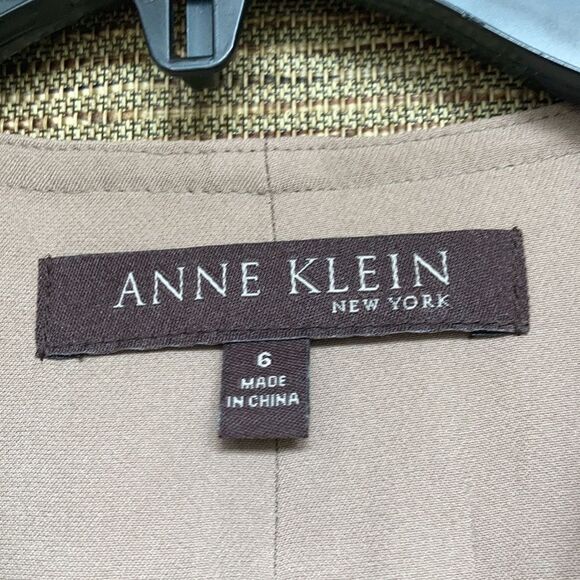 Anne Klein lined fitted fly away jacked color tan - Picture 2 of 5